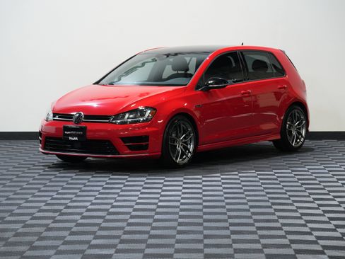 Used 2017 Volkswagen Golf 4-Door AWD/4WD image 3