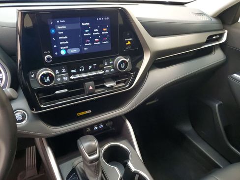 Used 2023 Toyota Highlander XLE FWD image 30