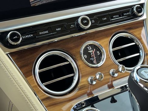 Used 2022 Bentley Continental GT image 26