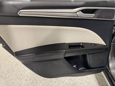 Used 2019 Ford Fusion SE w/ Equipment Group 151A image 16