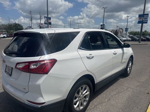 Used 2018 Chevrolet Equinox LT image 3