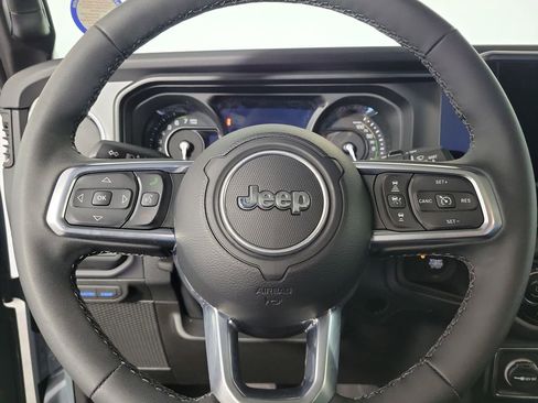 Used 2025 Jeep Wrangler Unlimited Sahara w/ Safety Group image 15