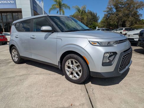 Used 2020 Kia Soul S image 2