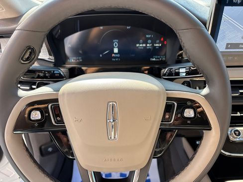 Certified 2023 Lincoln Corsair AWD image 16