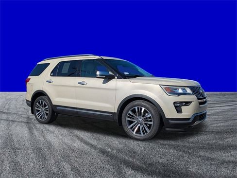 Used 2018 Ford Explorer Platinum image 2