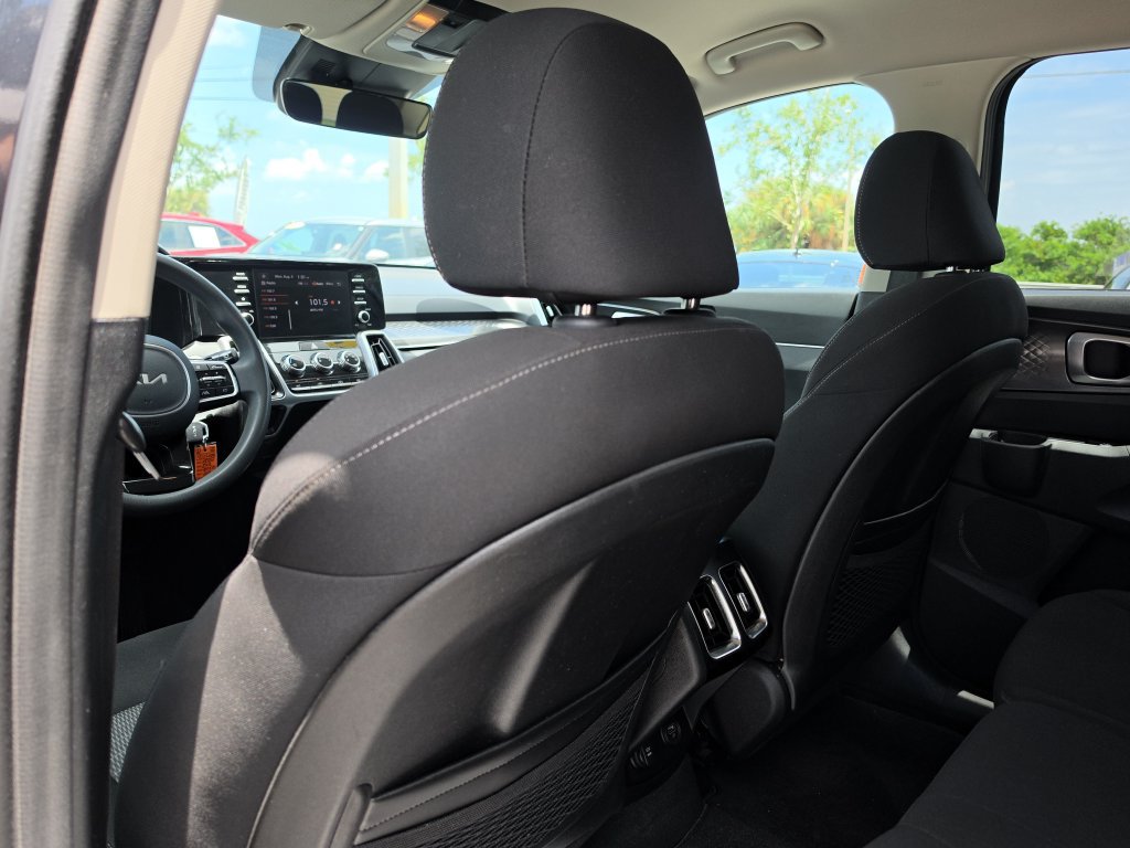 Used 2022 Kia Sorento LX FWD image 11