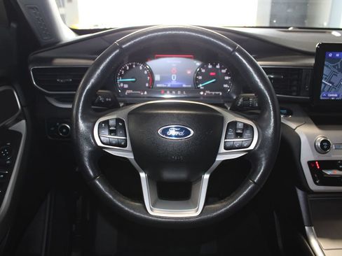Used 2023 Ford Explorer XLT w/ Equipment Group 202A AWD/4WD image 13