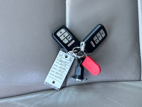 Used 2018 Honda Pilot Touring image 29