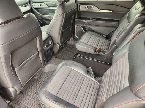 Used 2025 Ford Explorer ST-Line w/ Premium Package image 33