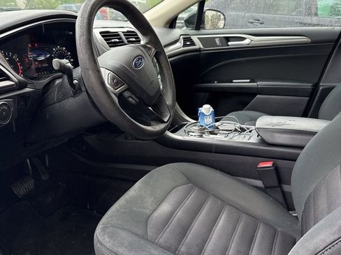 Used 2017 Ford Fusion SE image 5