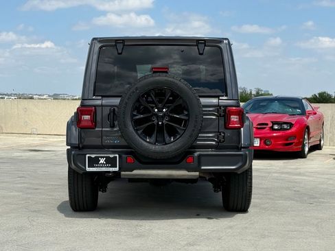 Used 2025 Jeep Wrangler Unlimited Sahara image 8