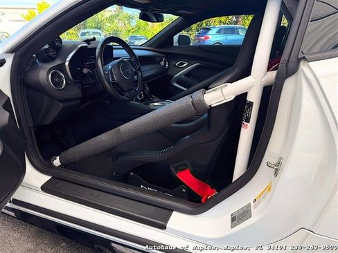 Used 2018 Chevrolet Camaro SS RWD image 31