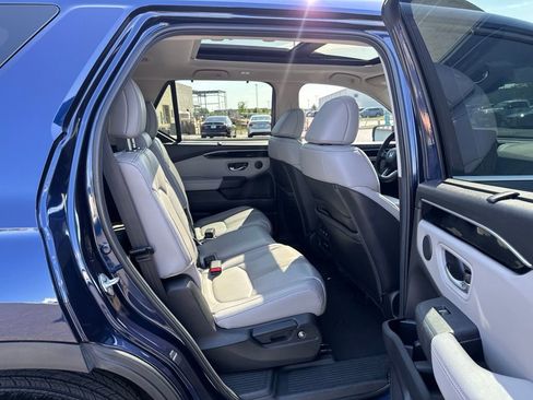 Used 2025 Honda Pilot Touring image 38