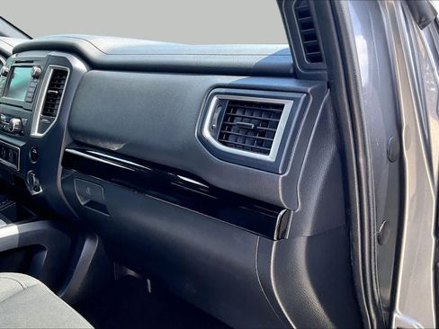 Used 2019 Nissan Titan SV w/ SV Convenience Package AWD/4WD image 18