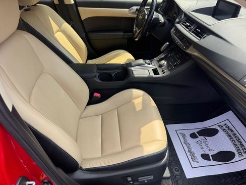 Used 2015 Lexus CT 200h w/ Navigation Package FWD image 13