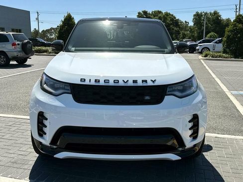 Used 2025 Land Rover Discovery Dynamic SE AWD/4WD image 10