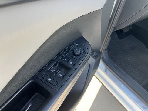 Used 2023 Volkswagen Taos SE w/ Panoramic Sunroof Package FWD image 13