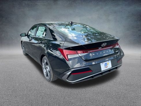 New 2025 Hyundai Elantra Limited image 29