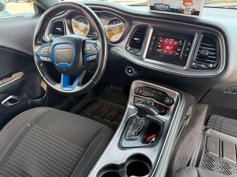 Used 2016 Dodge Challenger SXT RWD image 11