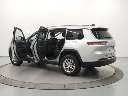 Used 2023 Jeep Grand Cherokee L Laredo AWD/4WD image 13