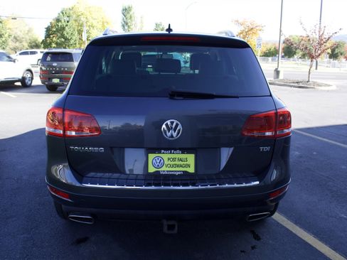 Used 2012 Volkswagen Touareg TDI image 6