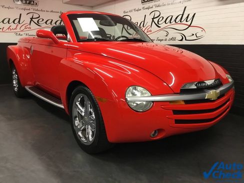 Used 2005 Chevrolet SSR w/ Preferred Equipment Group RWD image 3