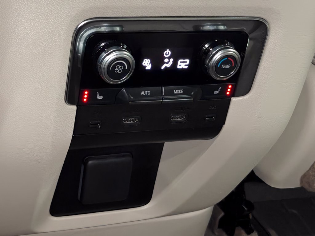 Used 2026 GMC Yukon Denali w/ Advanced Technology Package AWD/4WD image 39