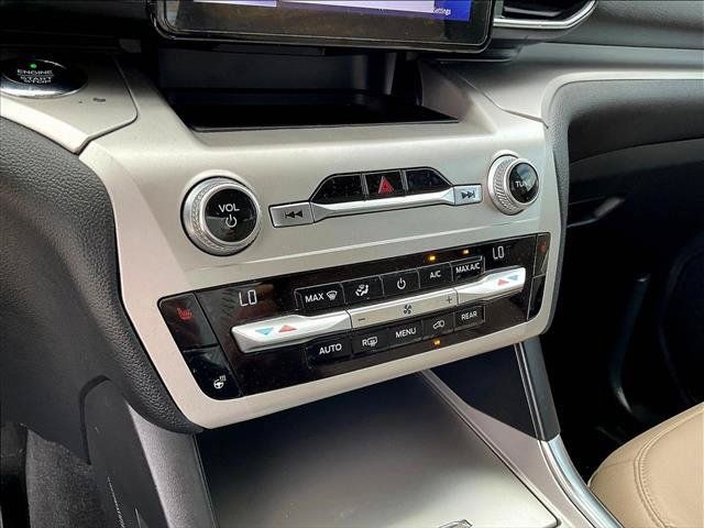 Used 2020 Ford Explorer XLT w/ Equipment Group 202A AWD/4WD image 20