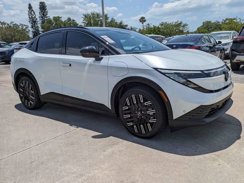 New 2026 Nissan Leaf Platinum+ FWD image 2