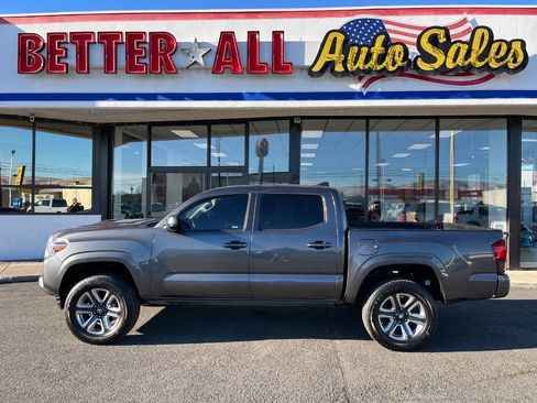 Used 2019 Toyota Tacoma SR5 image 2