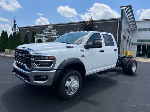 New 2025 RAM 5500 Tradesman AWD/4WD image 2