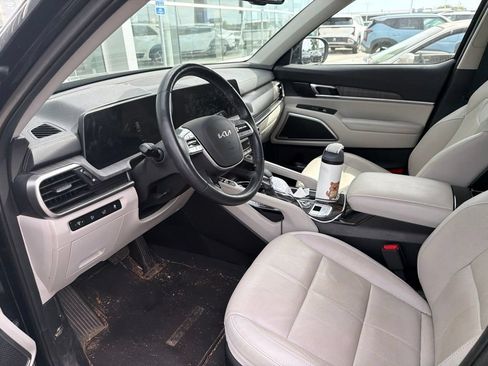 Certified 2023 Kia Telluride EX w/ EX Captain's Chair Package AWD/4WD image 3