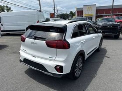 Used 2022 Kia Niro Touring Special Edition FWD image 5
