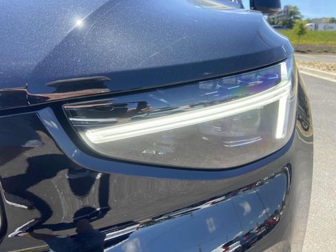 New 2025 Volvo XC40 B5 Ultra w/ Climate Package image 5