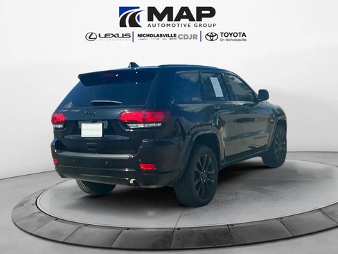 Used 2021 Jeep Grand Cherokee Laredo X AWD/4WD image 5