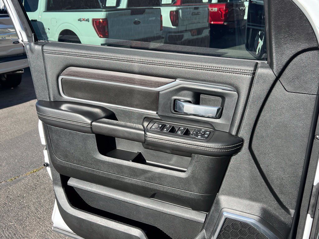 Used 2025 RAM 2500 Laramie AWD/4WD image 26