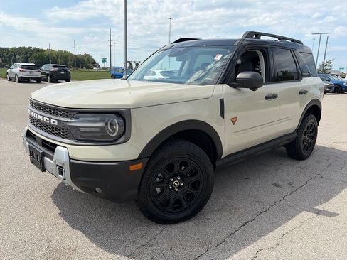 Used 2025 Ford Bronco Sport Badlands AWD/4WD image 3