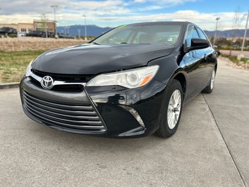 Used 2017 Toyota Camry LE FWD image 3