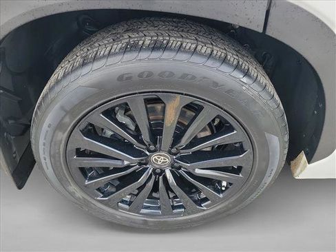 Used 2023 Toyota Highlander XSE image 11