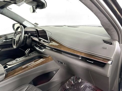 Certified 2024 Cadillac Escalade ESV Premium Luxury Platinum AWD/4WD image 29