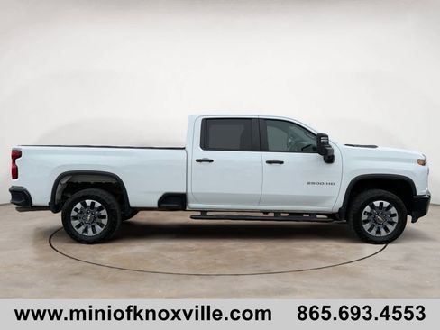 Used 2023 Chevrolet Silverado 2500 Custom image 2