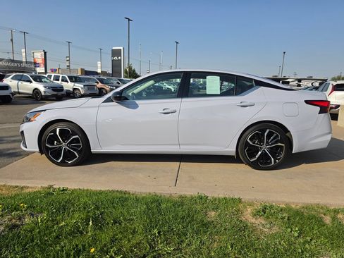 Used 2024 Nissan Altima 2.5 SR FWD image 8