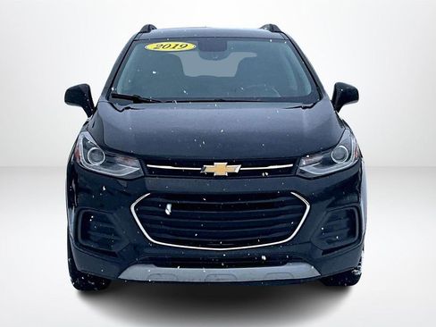 Used 2019 Chevrolet Trax LT w/ LT Convenience Package image 2