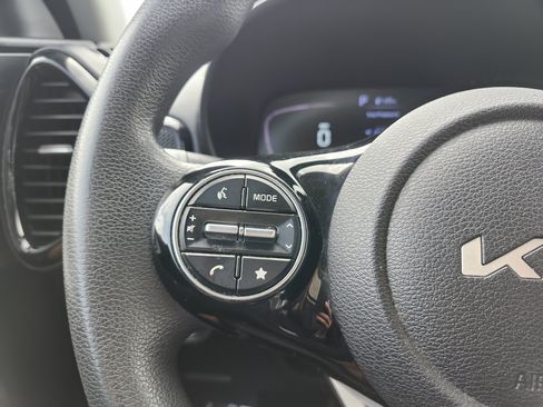 Used 2023 Kia Soul S FWD image 34