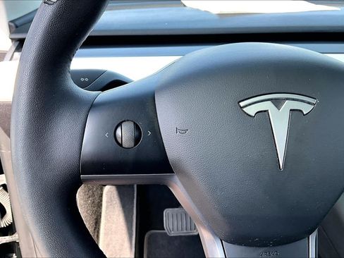 Used 2021 Tesla Model Y Long Range AWD/4WD image 23