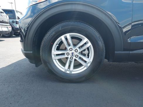 Used 2024 Ford Explorer XLT w/ Equipment Group 202A RWD image 10