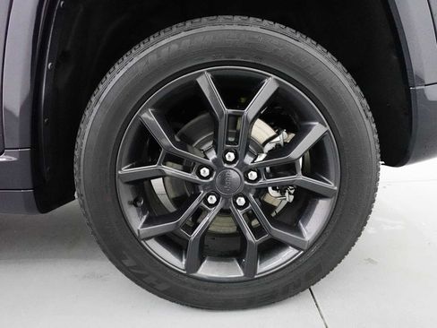 Used 2023 Jeep Grand Cherokee 30th Anniversary AWD/4WD image 9