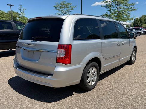 Used 2012 Chrysler Town & Country Touring w/ Entertainment Group #1 FWD image 6