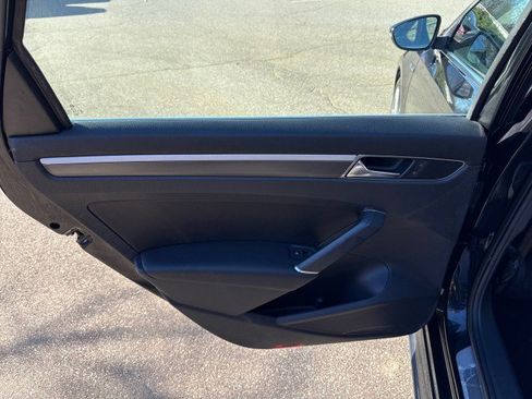 Used 2017 Volkswagen Passat 1.8T R-Line image 30