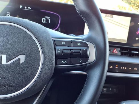 Certified 2025 Kia Sportage EX image 18